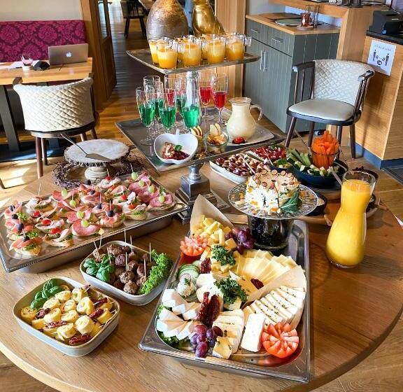 Boutique Hotel Lindenhof, Bed & Breakfast