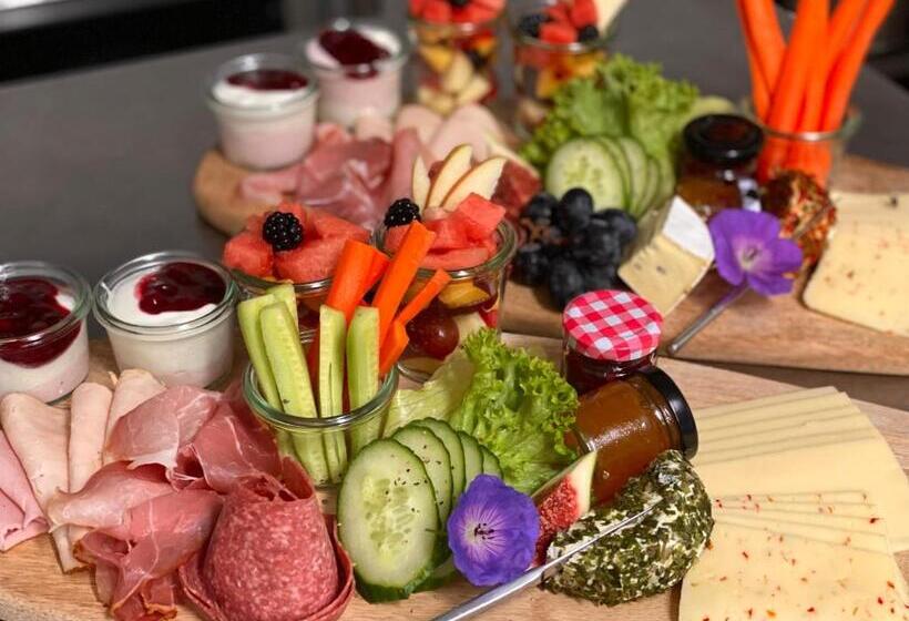 Boutique Hotel Lindenhof, Bed & Breakfast