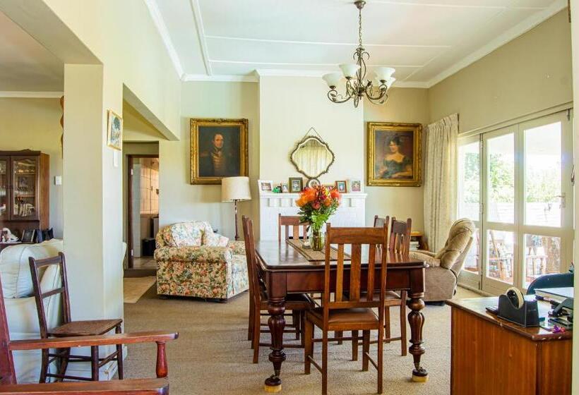 Dunroamin Bed And Breakfast