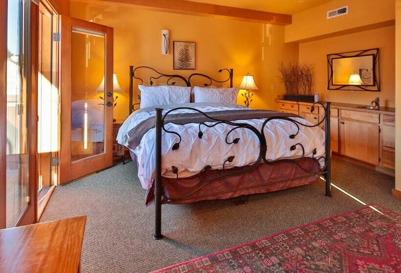 Отель Solstice Suites