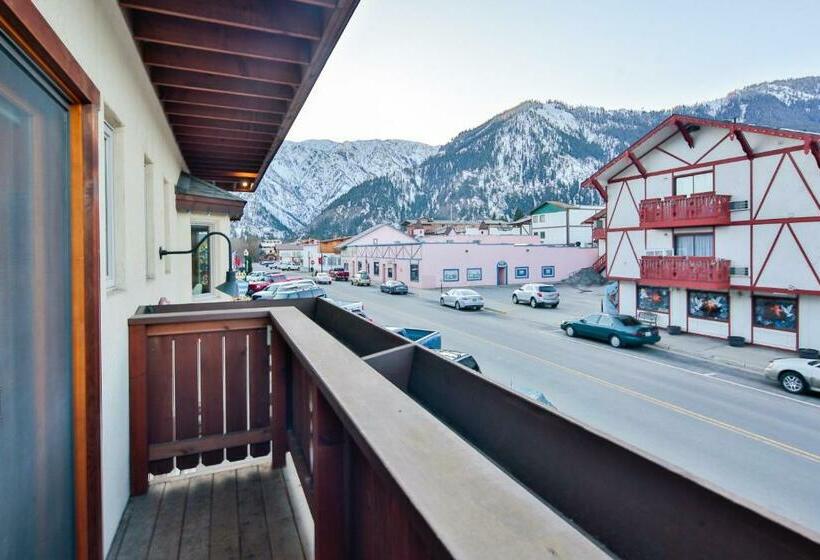 Отель Solstice Suites