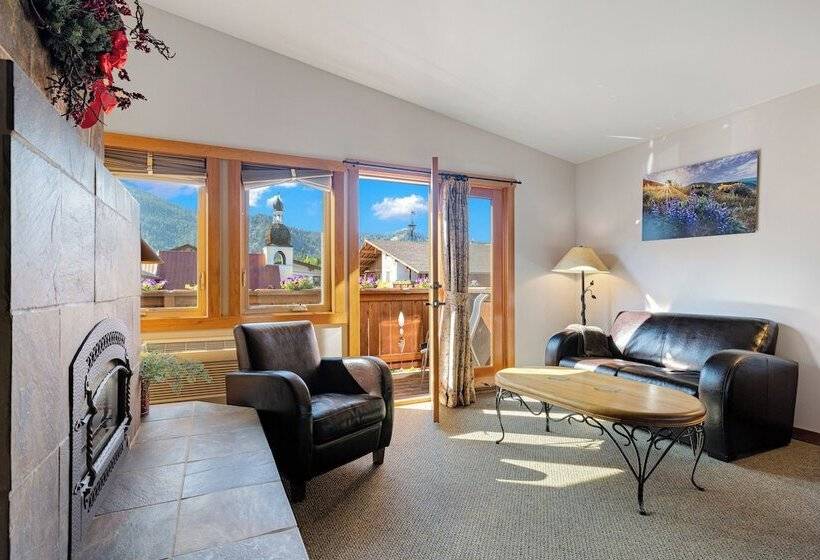 Отель Solstice Suites