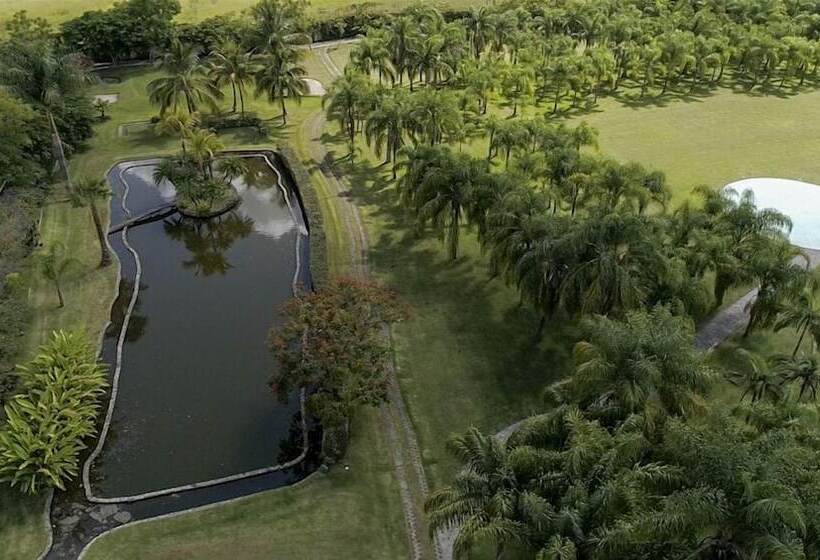 Otel The Lorian Club