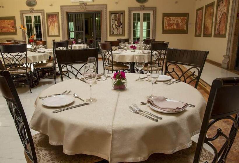 Otel The Lorian Club