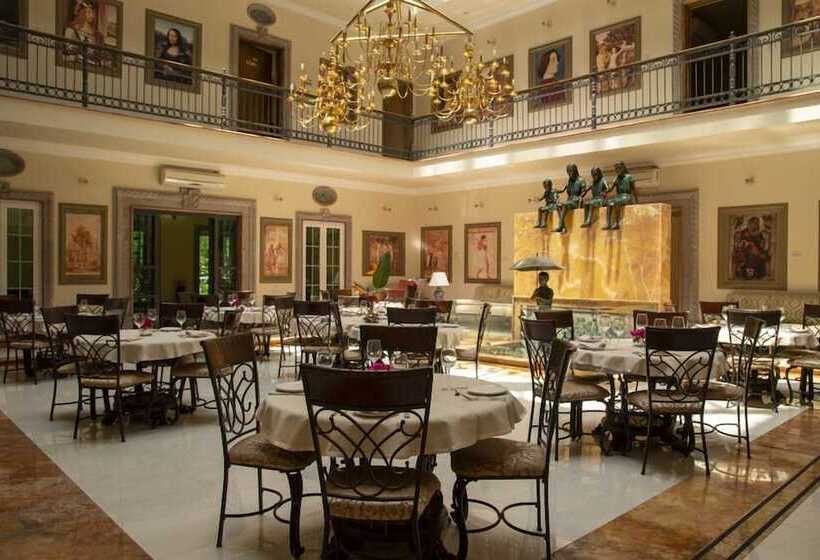 Otel The Lorian Club