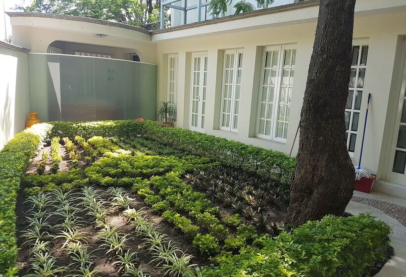 Otel The Lorian Club