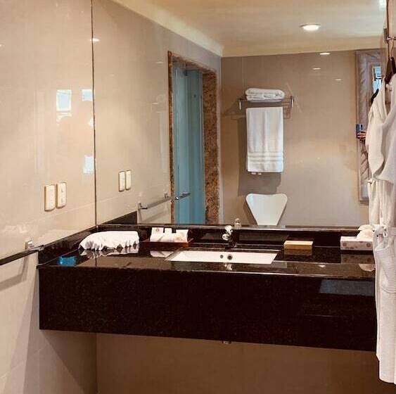 Otel The Lorian Club