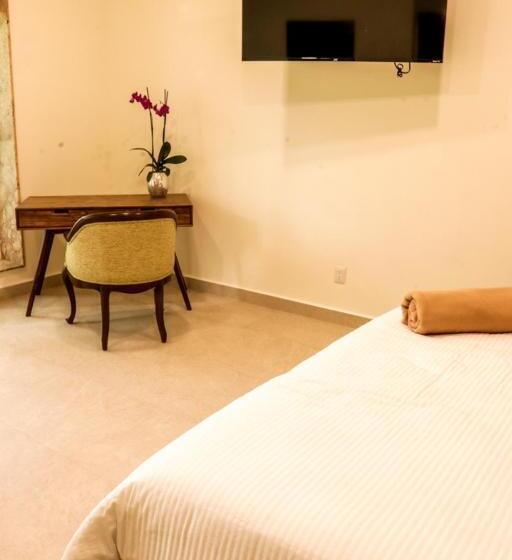 Otel The Lorian Club