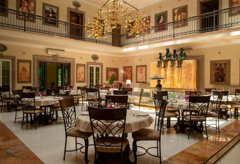 Otel The Lorian Club