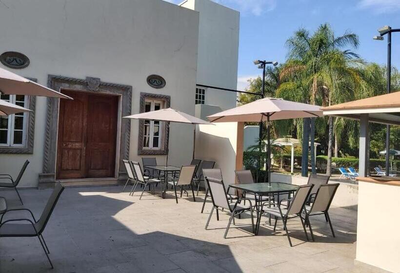 Otel The Lorian Club