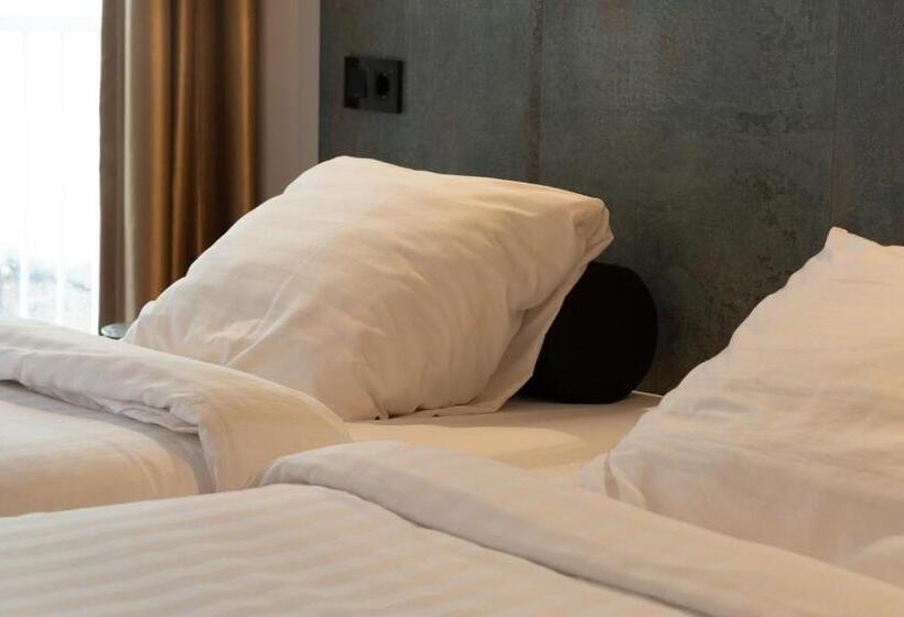 Midtown Hotel Twin Studio