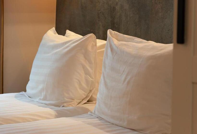 Midtown Hotel Twin Studio