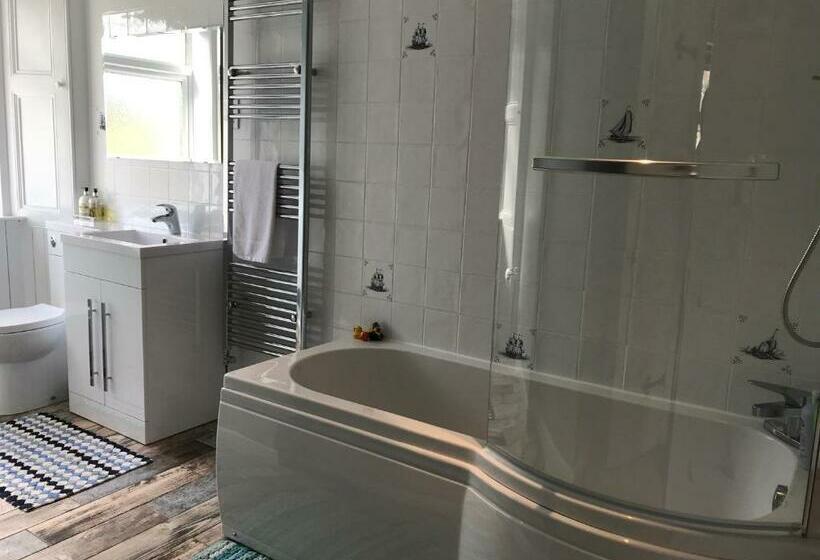 بنسيون Carrick Farm