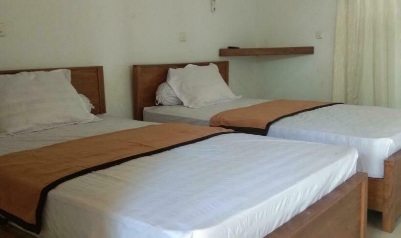 ペンション Gery Watukarung Surfcamp