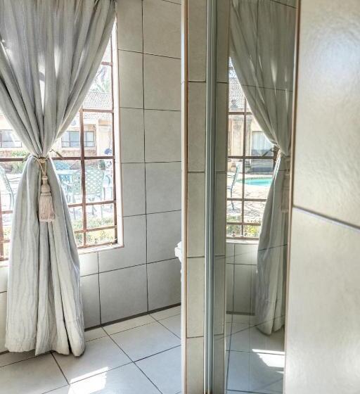 膳宿费 Hidden Grace