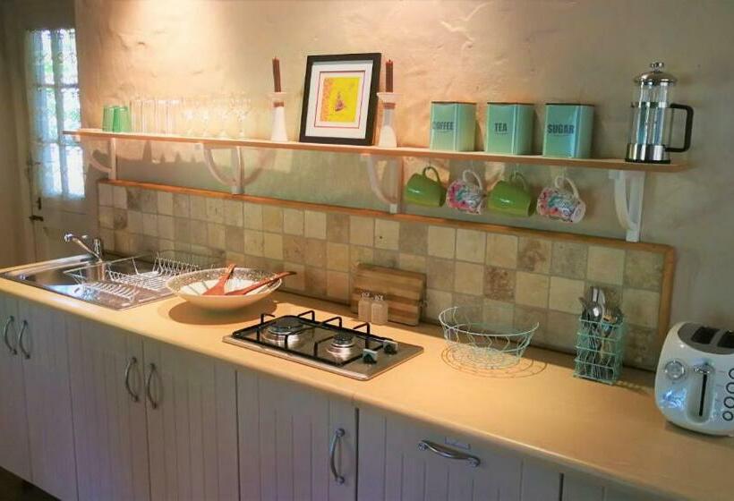 Пансион Studio Frangipani Solar Powered