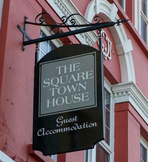ペンション The Square Townhouse Fermoy