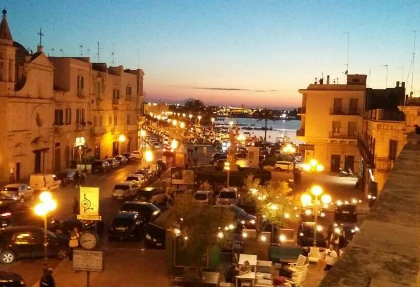 تختخواب و صبحانه Borgoantico34   Luxury Room