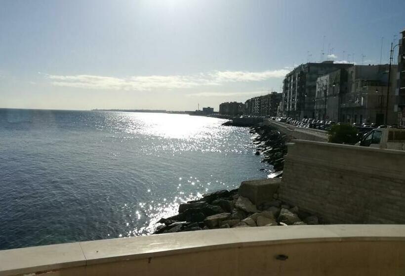 تختخواب و صبحانه Borgoantico34   Luxury Room