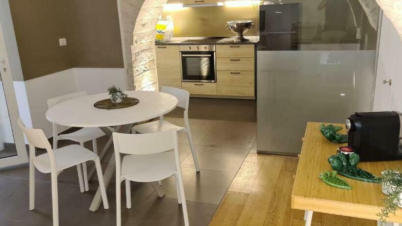 تختخواب و صبحانه Borgoantico34   Luxury Room