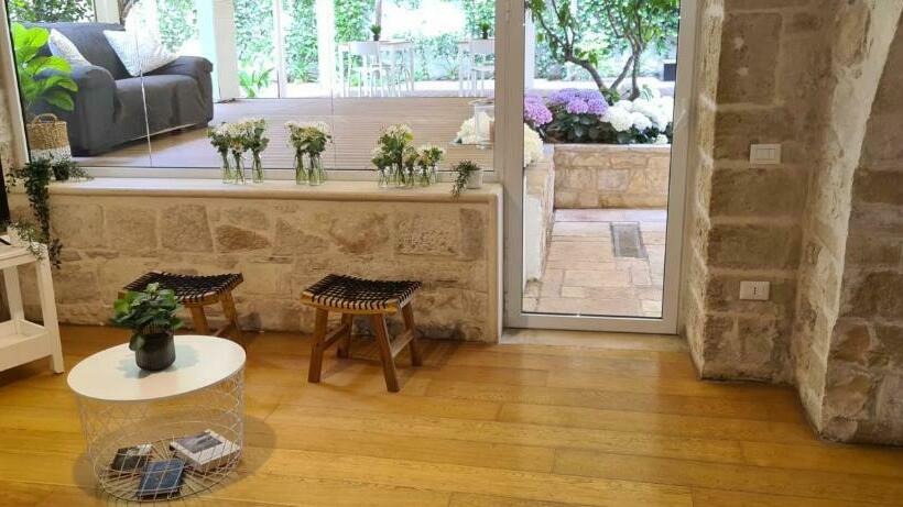 تختخواب و صبحانه Borgoantico34   Luxury Room