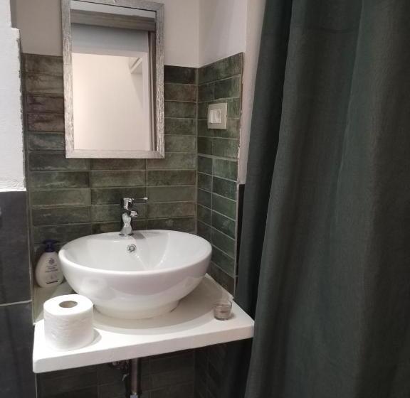 تختخواب و صبحانه La Carraia