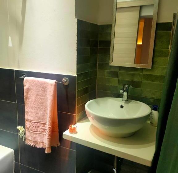 تختخواب و صبحانه La Carraia