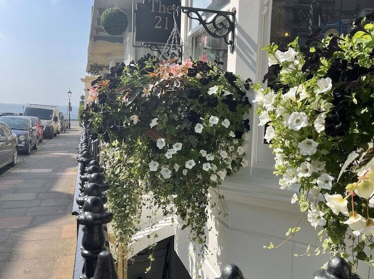 민박 The Twenty One