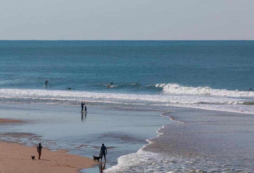 تختخواب و صبحانه Un Matin D’été