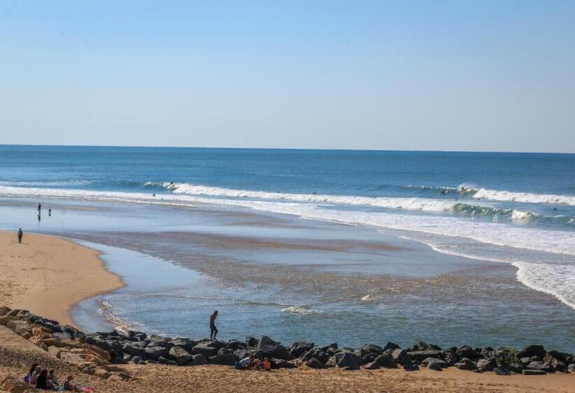 تختخواب و صبحانه Un Matin D’été