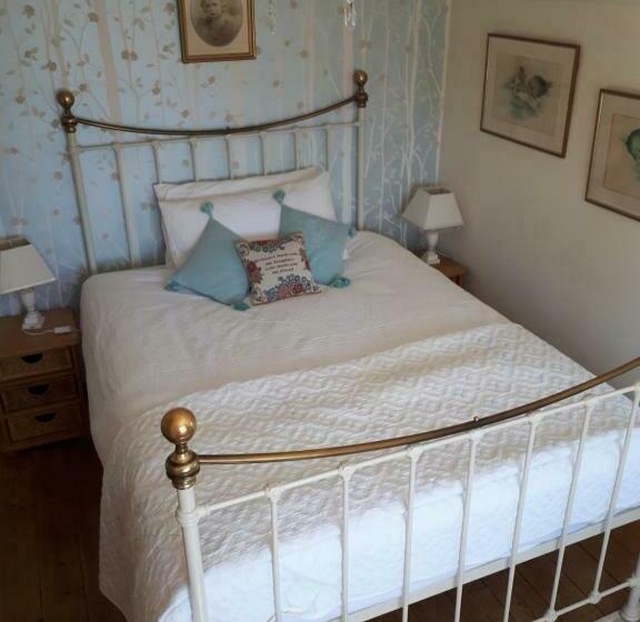 Court Barn Cottage B&b