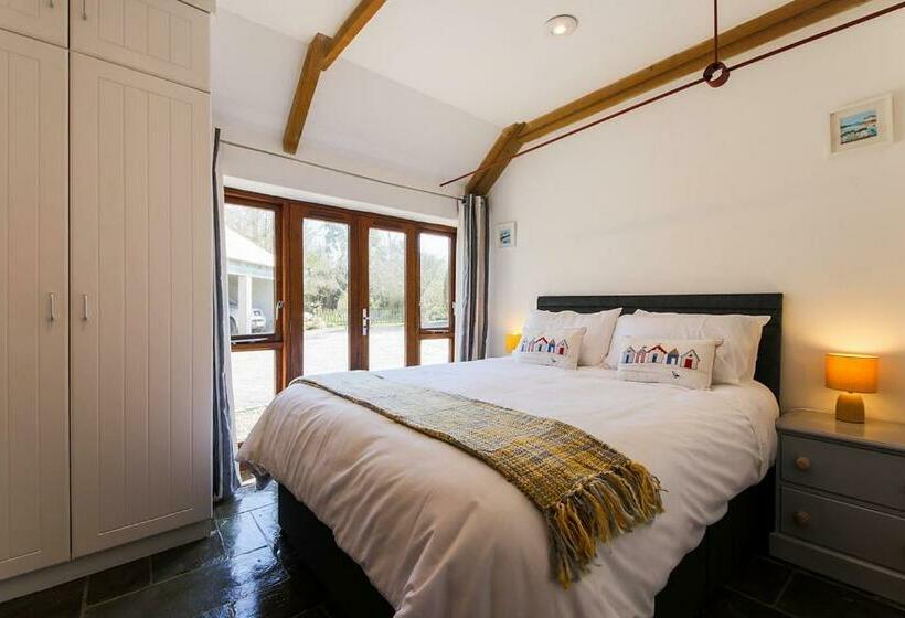 فندق Re Imagined Stone Barns In The Country Near The Coast