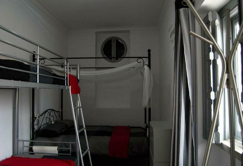 Lisbon Hostel Terminal 3