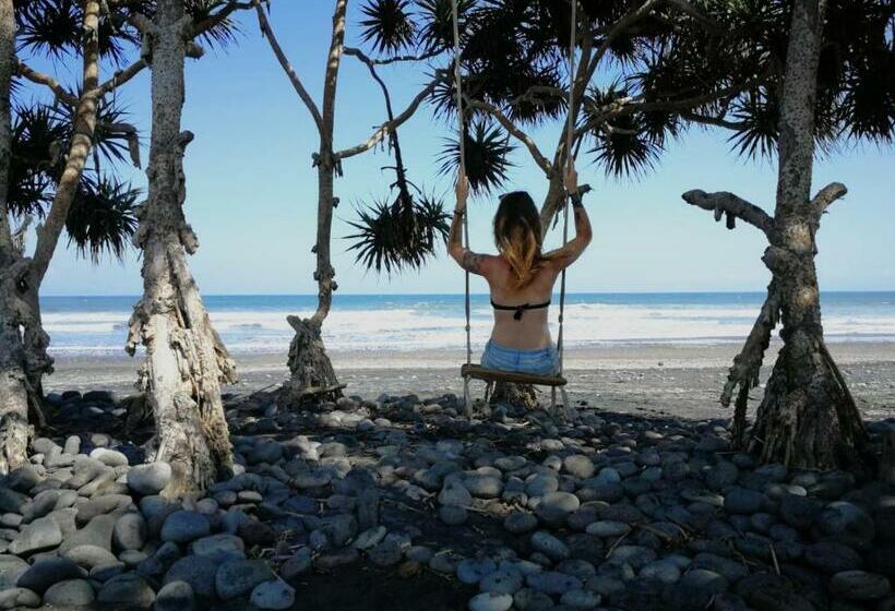 بنسيون The Nyamo Surf & Stay