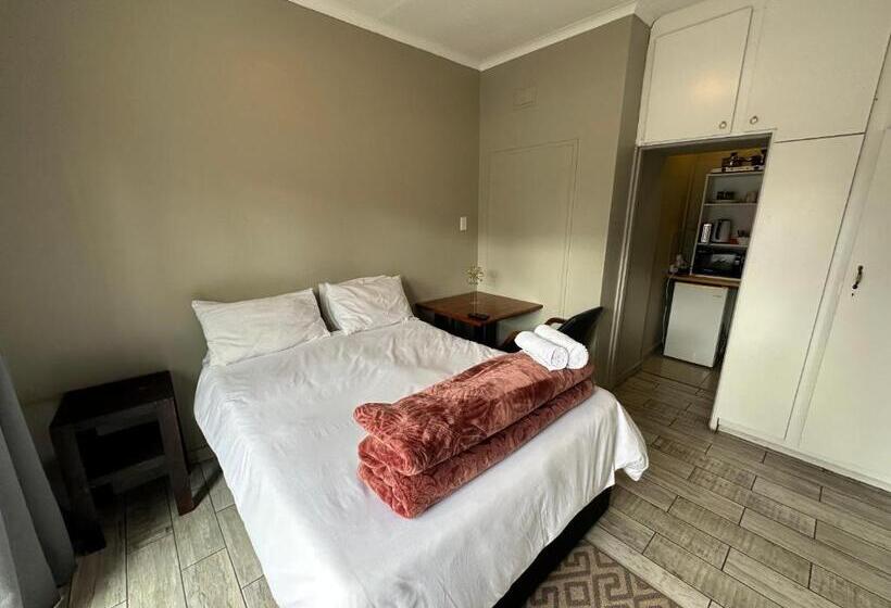 פנסיון Favour Guest House