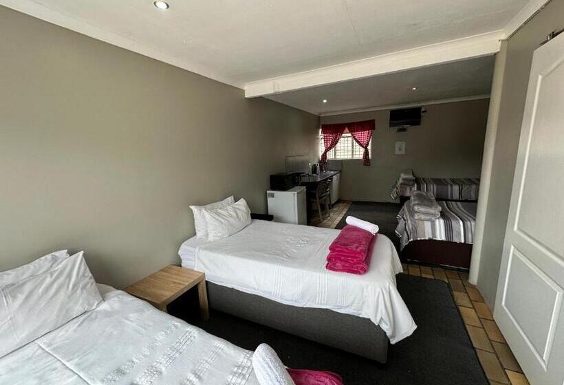 פנסיון Favour Guest House