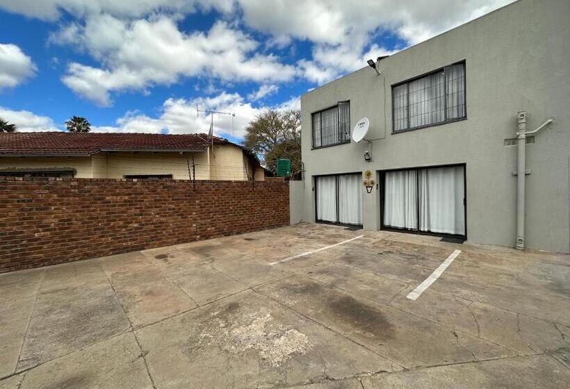 פנסיון Favour Guest House