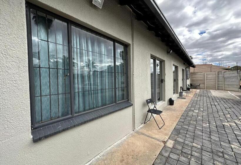 פנסיון Favour Guest House