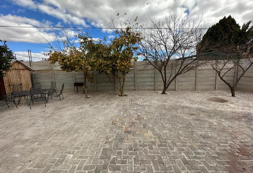 פנסיון Favour Guest House