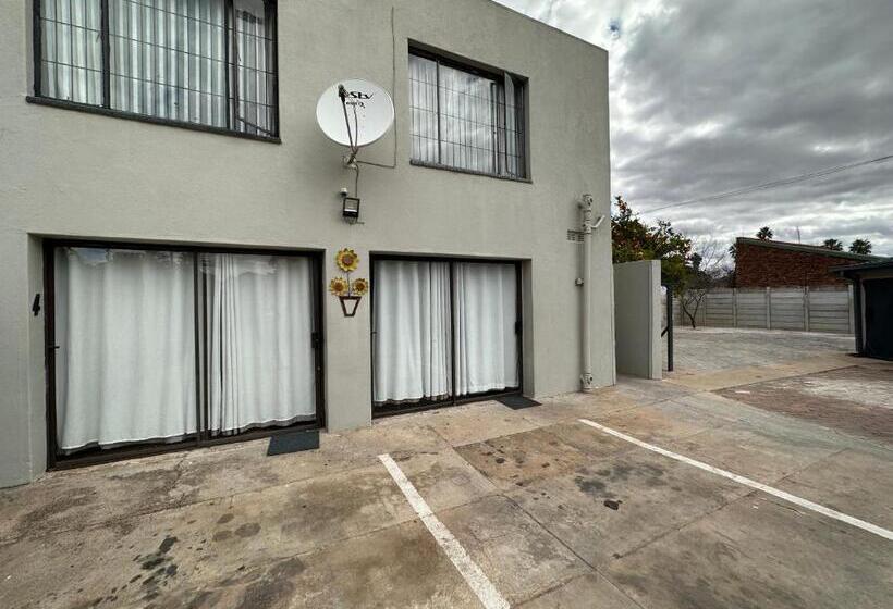 פנסיון Favour Guest House