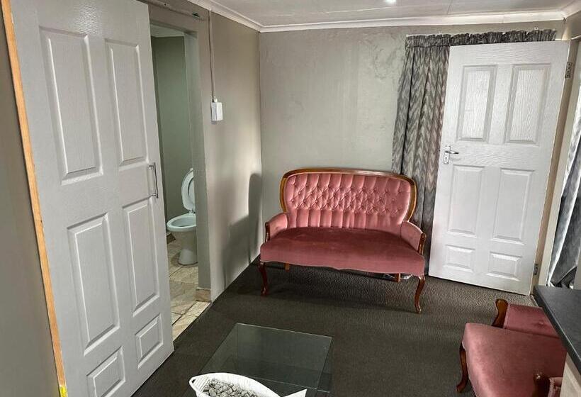 פנסיון Favour Guest House