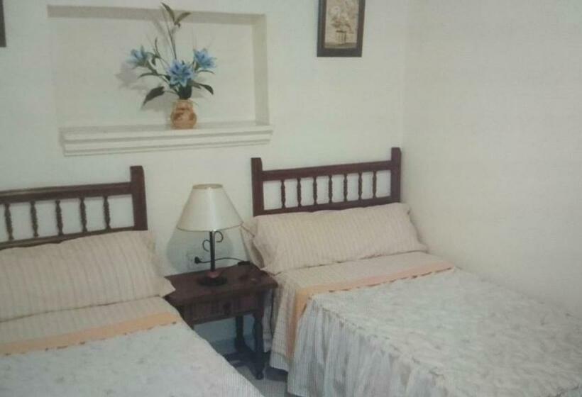 פנסיון Hostal Alameda