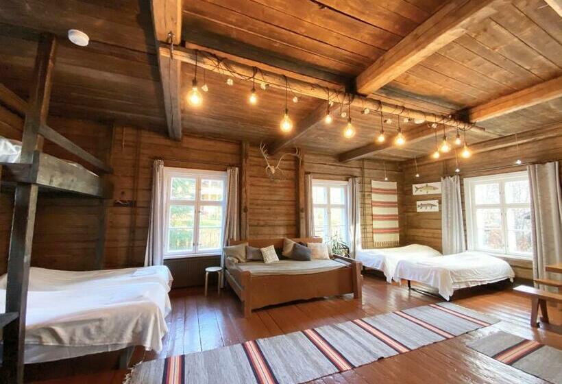 ペンション Lauri Historical Log House Manor