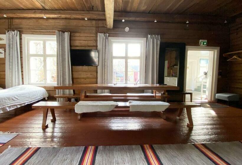 ペンション Lauri Historical Log House Manor