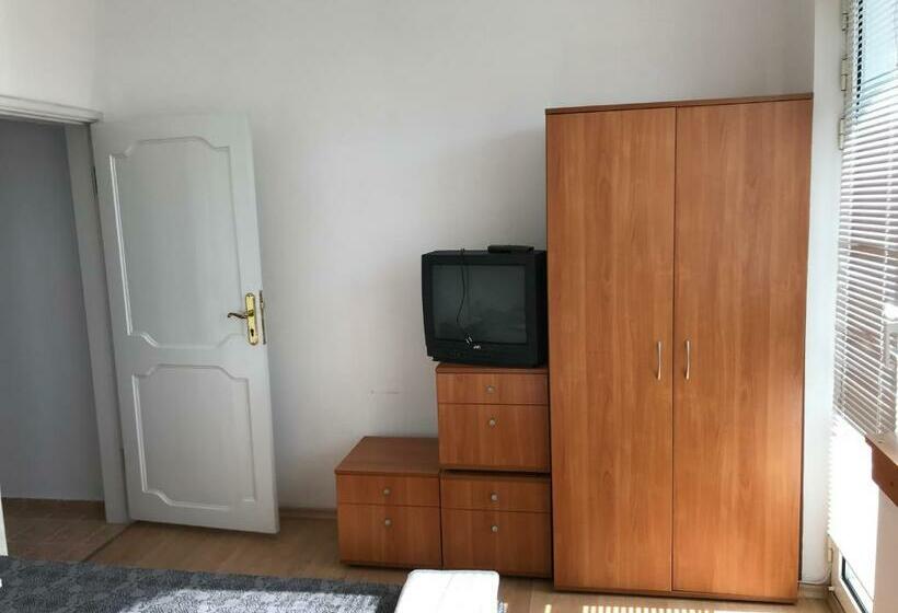 膳宿费 Milena`s House