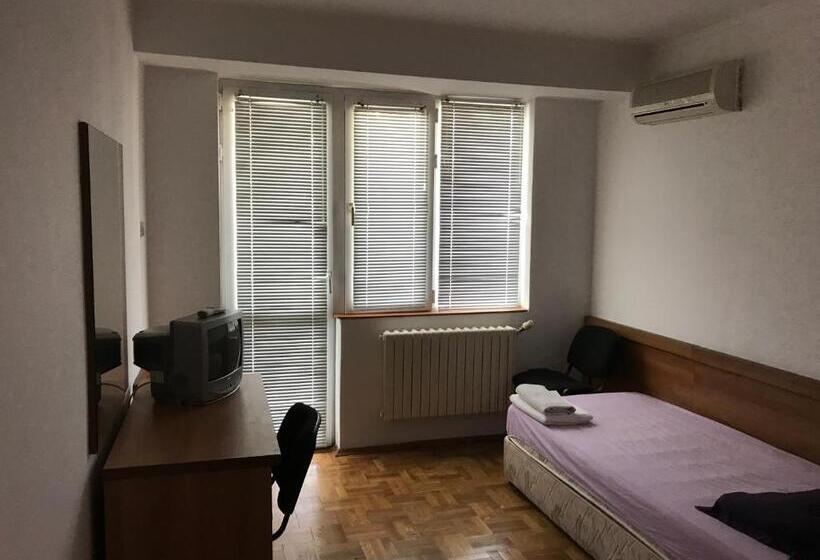 膳宿费 Milena`s House