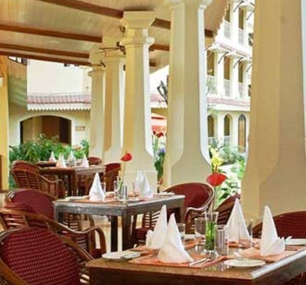 ホテル Acron Candolim Regina