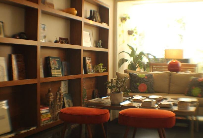 هتل Art Suites & Gallery