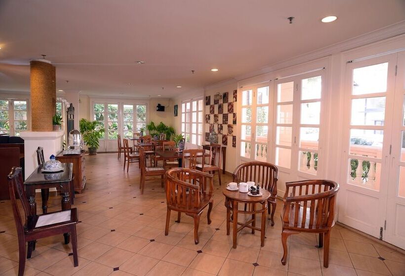 호텔 Bella Vista Waterfront Resort