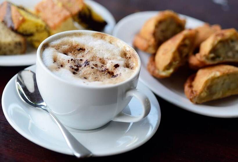 호텔 Bella Vista Waterfront Resort